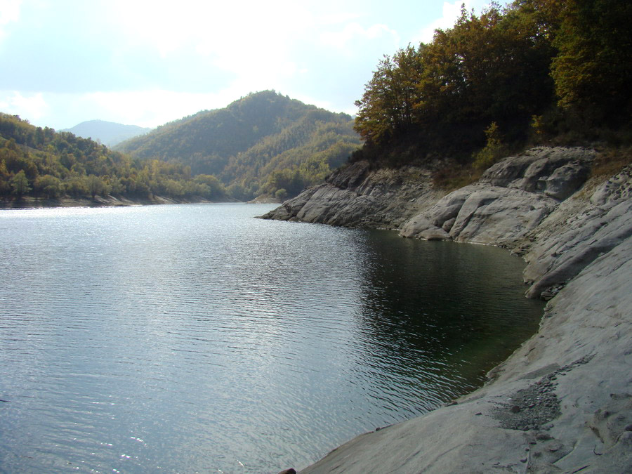 Un giro intorno al Lago del Salto